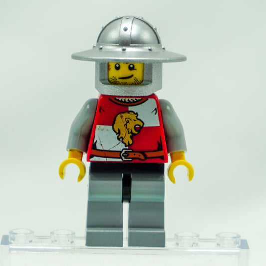 Minifig cas513 - Kingdoms - Lion Knight Quarters, Helmet with Broad Brim, Crooked Smile and Scar (Chess Pawn)